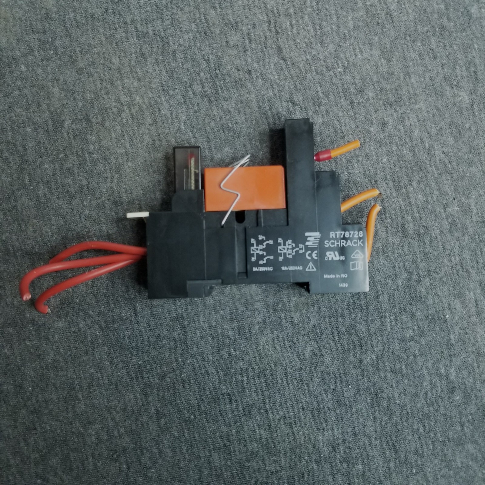 SCHRACK RT78726 POWER RELAY S BASE + SCHRACK RT424024 24V DC RELAY