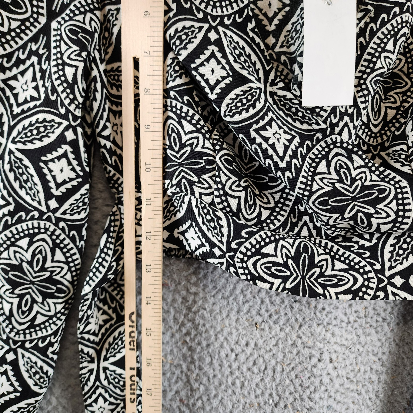 Japna Faux Wrap Printed Cropped Tie Front Top Women's S Black/White V-Neck L/S - Picture 7 of 11