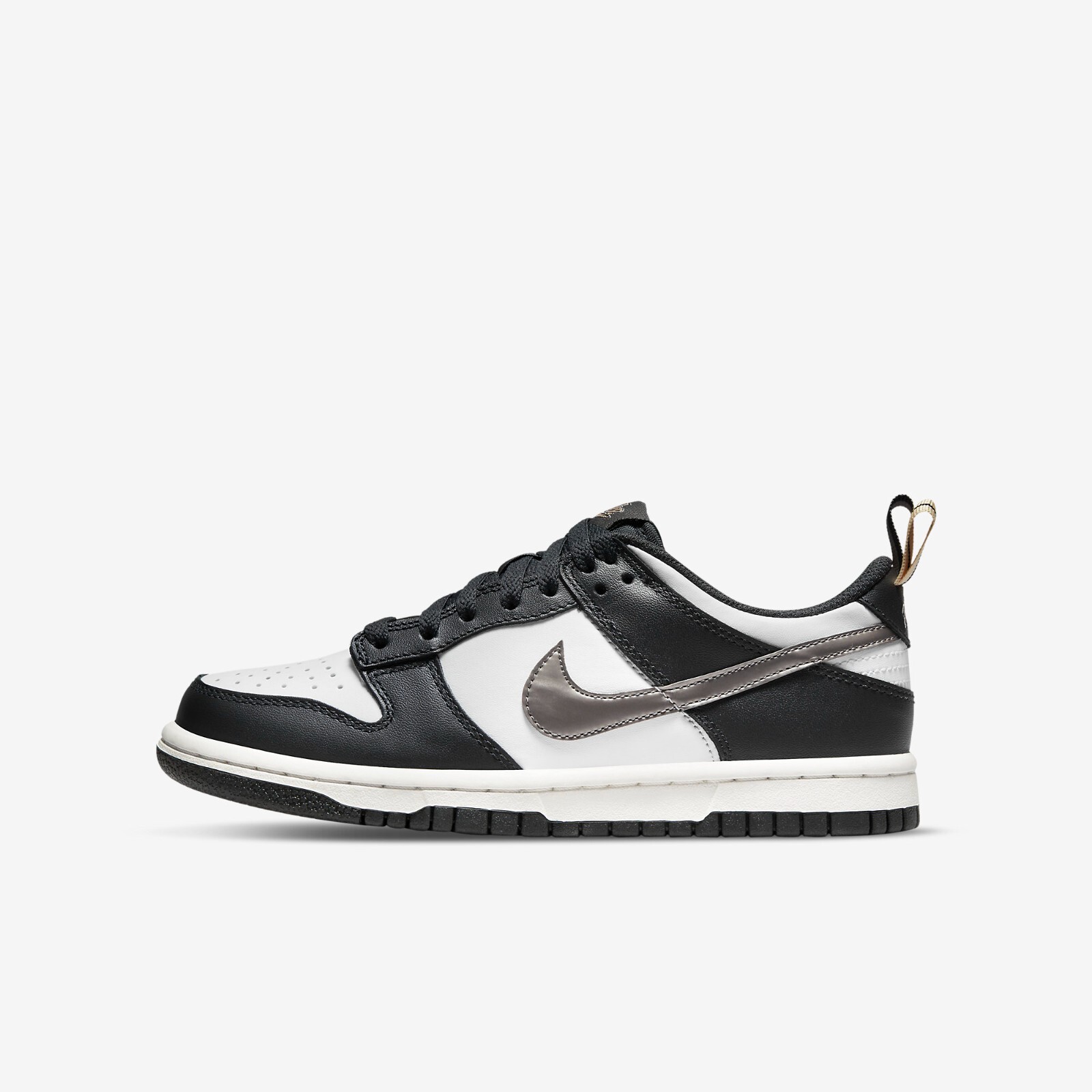 

Кроссовки Nike Dunk Low SE Off Noir Summit White Metallic Pewter GS DH9764-001, Off noir/summit white/metallic gold star/metallic pewter, Nike Dunk