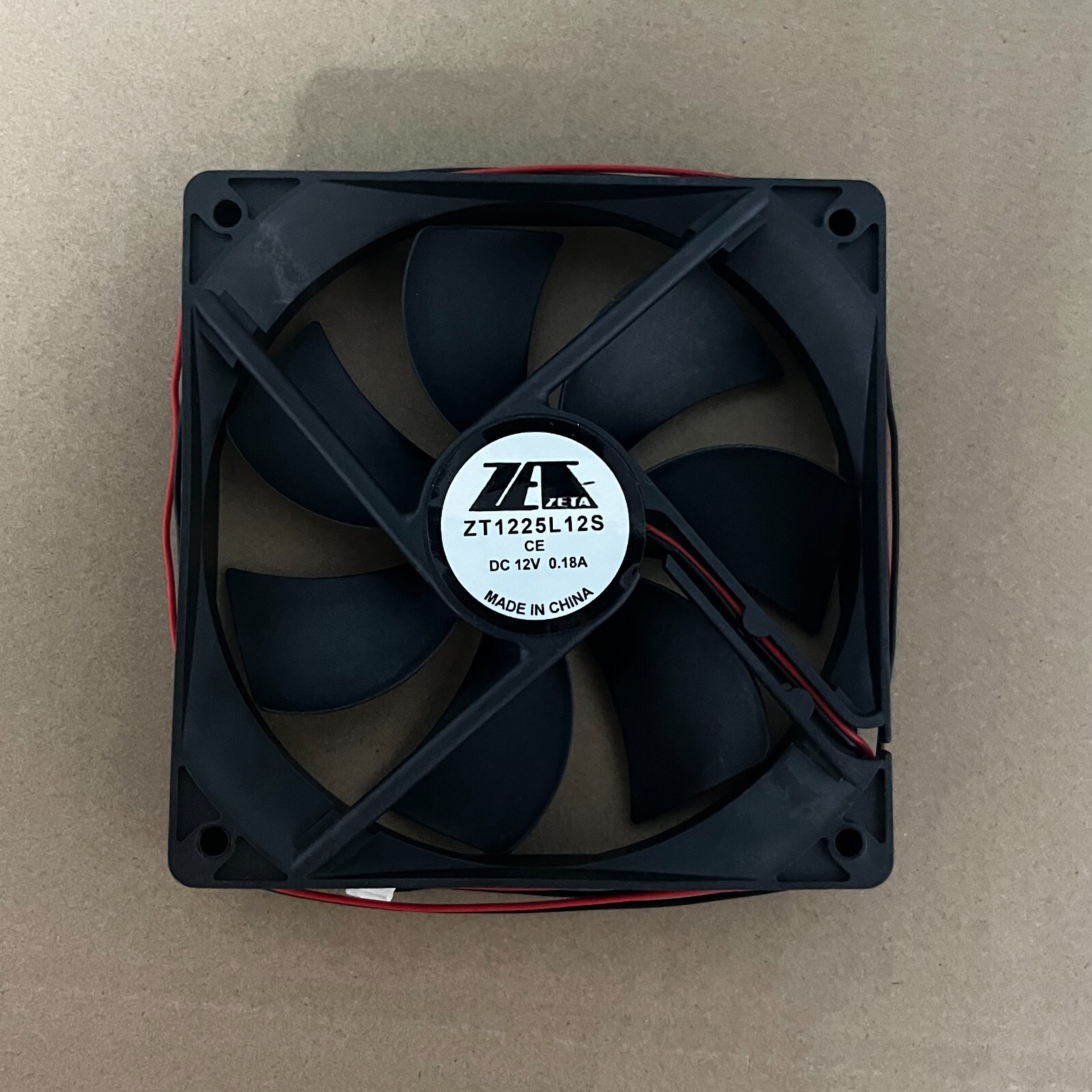 ZEtA ZT1225L12S 12V 0.18A 12025 12CM 3PIN Case Cooling Fan ZEtA ZT1225L12S 12V 0.18A 12025 12CM 3PIN Case Cooling Fan