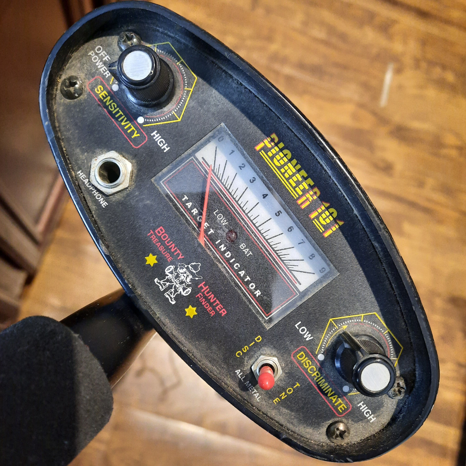人気ブランド 海外通販 - 国内入手困難 Bounty 101 Pioneer Hunter and Sounds Loud Detector Metal トップス