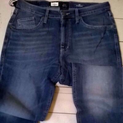 Rock & Republic Jeans Mens 32 x 32 Distressed Stretch Denim Straight Fit Hazard