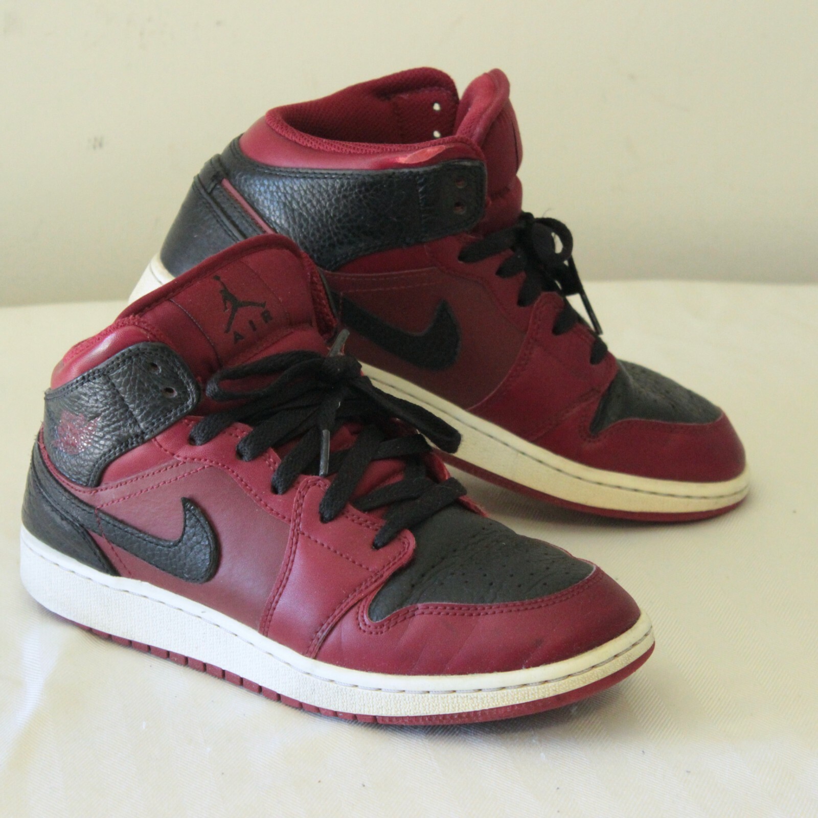 jordan 1 retro mid team red black