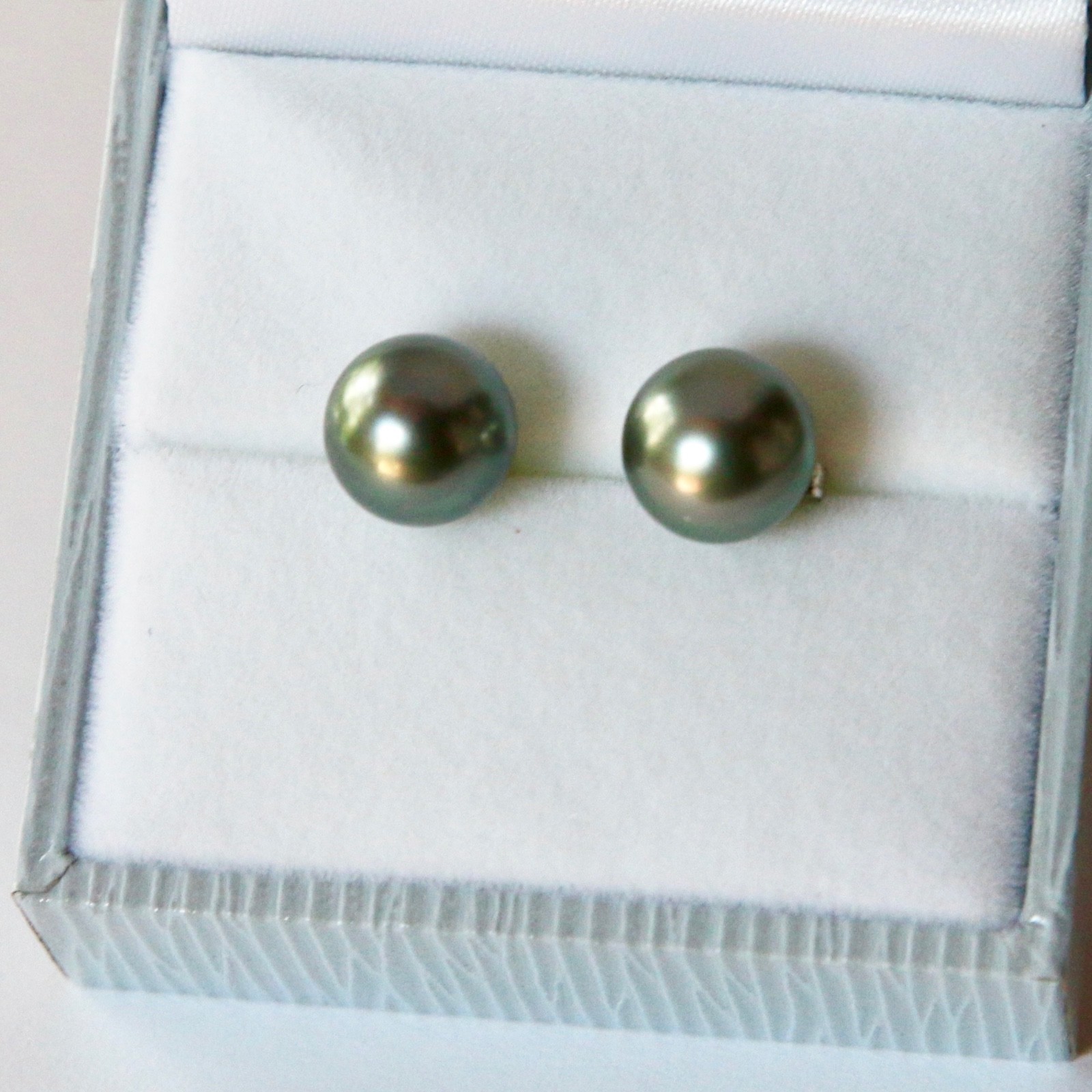 Tahitian Silver Gray 10mm Pearl Earrings Sterling Silver
