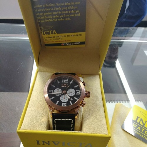 INVICTA クロノグラフ 腕時計 ブラックゴールド　アメリカハリウッド　新品 Invicta Men's Specialty Chronograph Gold Dial Two Tone Steel