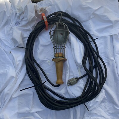 Daniel Woodhead Protex Heavy Duty 16/3 Cord Drop Light with Cage job light 50 