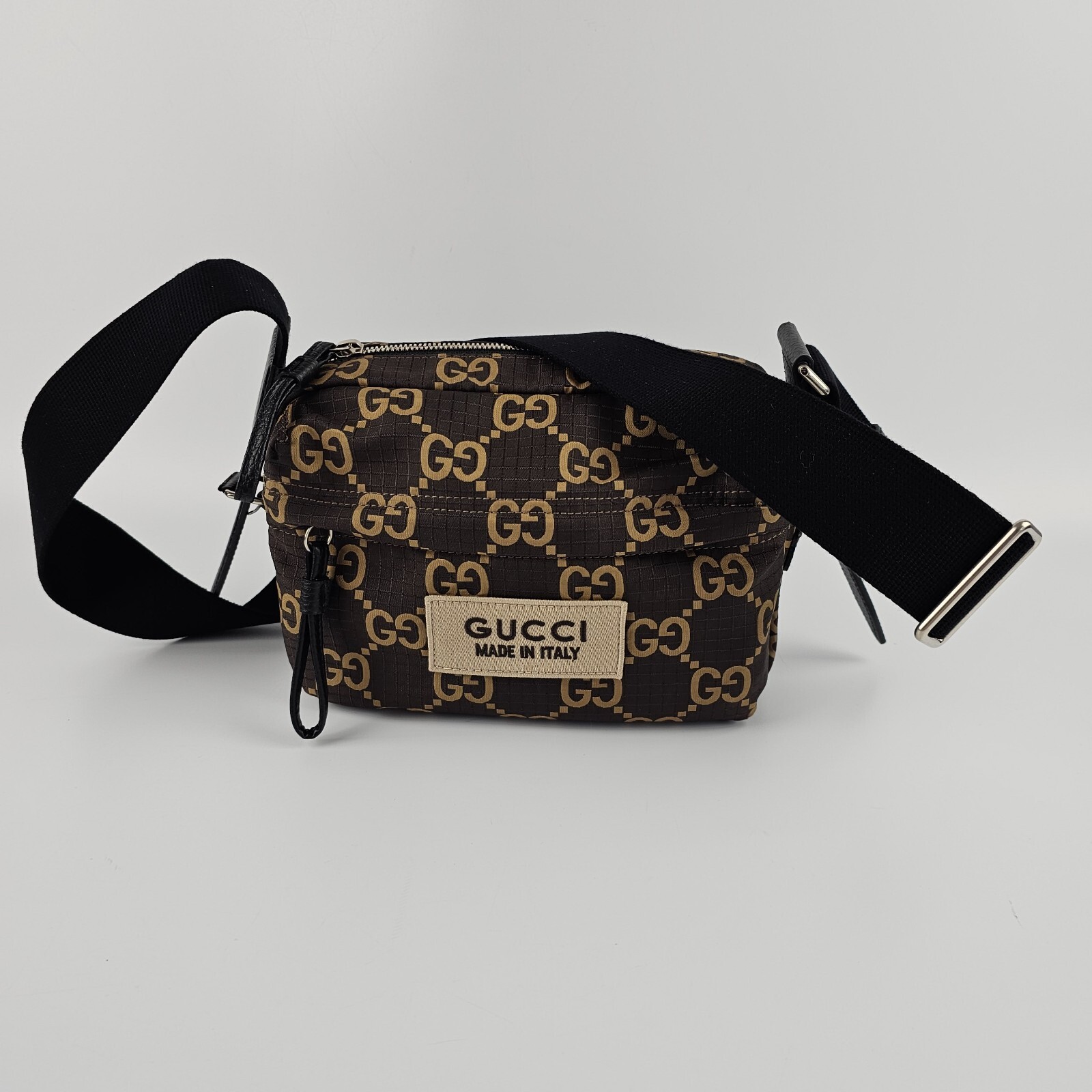 GUCCI $1680 Ebony And Beige GG Ripstop Crossbody Bag New GUCCI $1680 Ebony And Beige GG Ripstop Crossbody Bag New