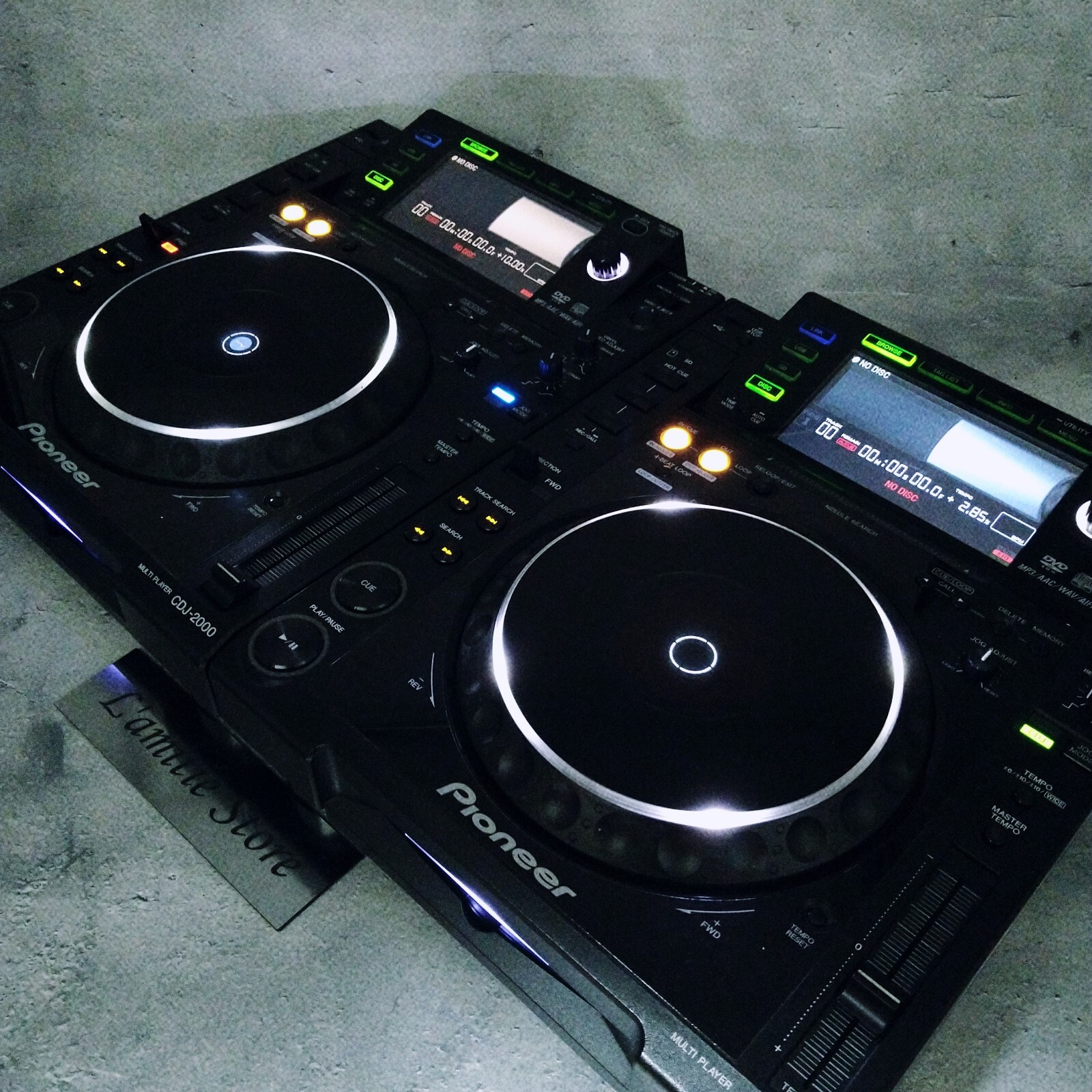 Pair 2x Pioneer CDJ-2000 Professional DJ Multi Player Pair 2x Pioneer CDJ-2000 Professional DJ Multi Player