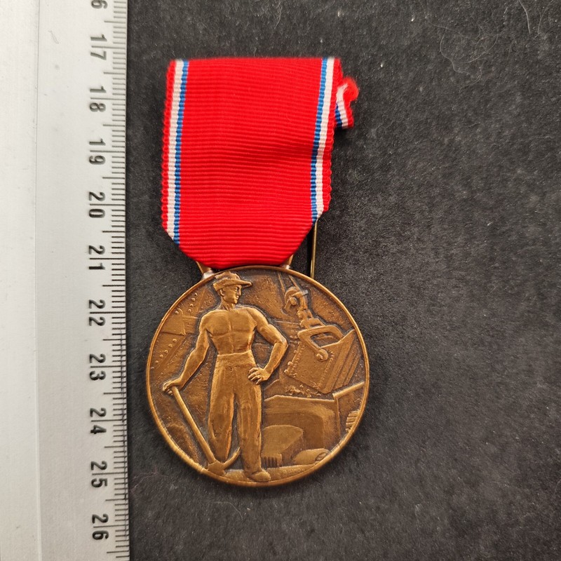 Medaille Decoration Syndicats Des Entrepreneurs Des Travaux Publics - Ref00237