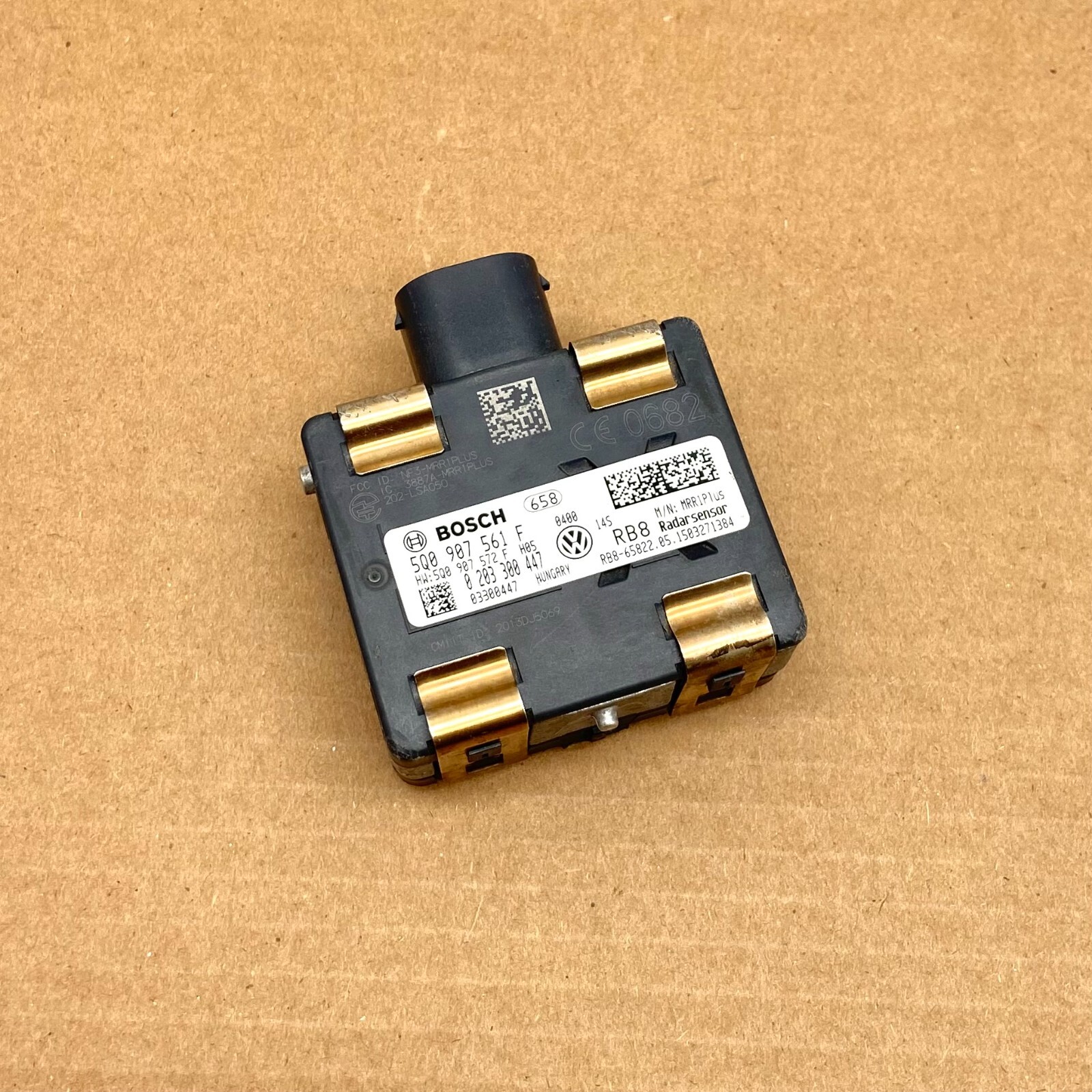 audi A3 レーダーセンサー新品5Q0907561G