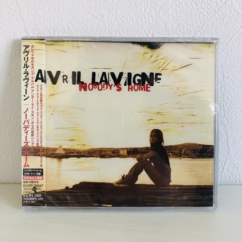 Avril Lavigne サイン入りCD Avril Lavigne Signed CD Under My Skin With Proof | eBay