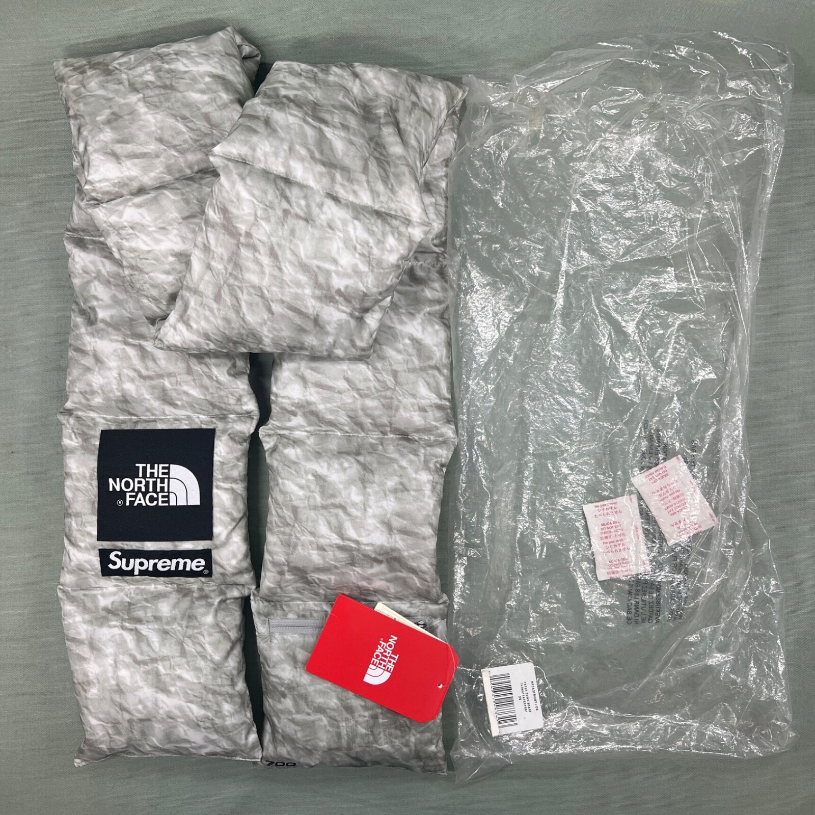 TNF×Supreme Bleached 700Fill Down Scarf Supreme The North Face Bleached Denim Print 700-Fill Down