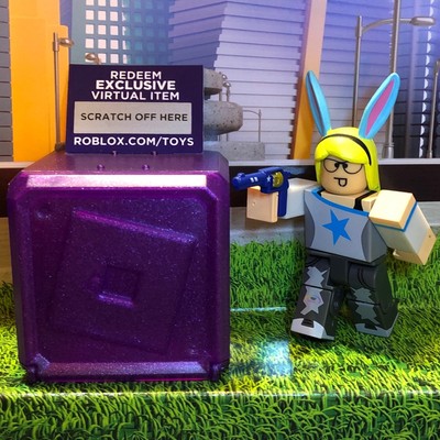 Roblox Celebrity Gold Purple Series 3 Mystery Box Action Figures Kids Toys New Us Polybull Com - roblox snow shoveling simulator tim no code celeb series 3 brand new ebay