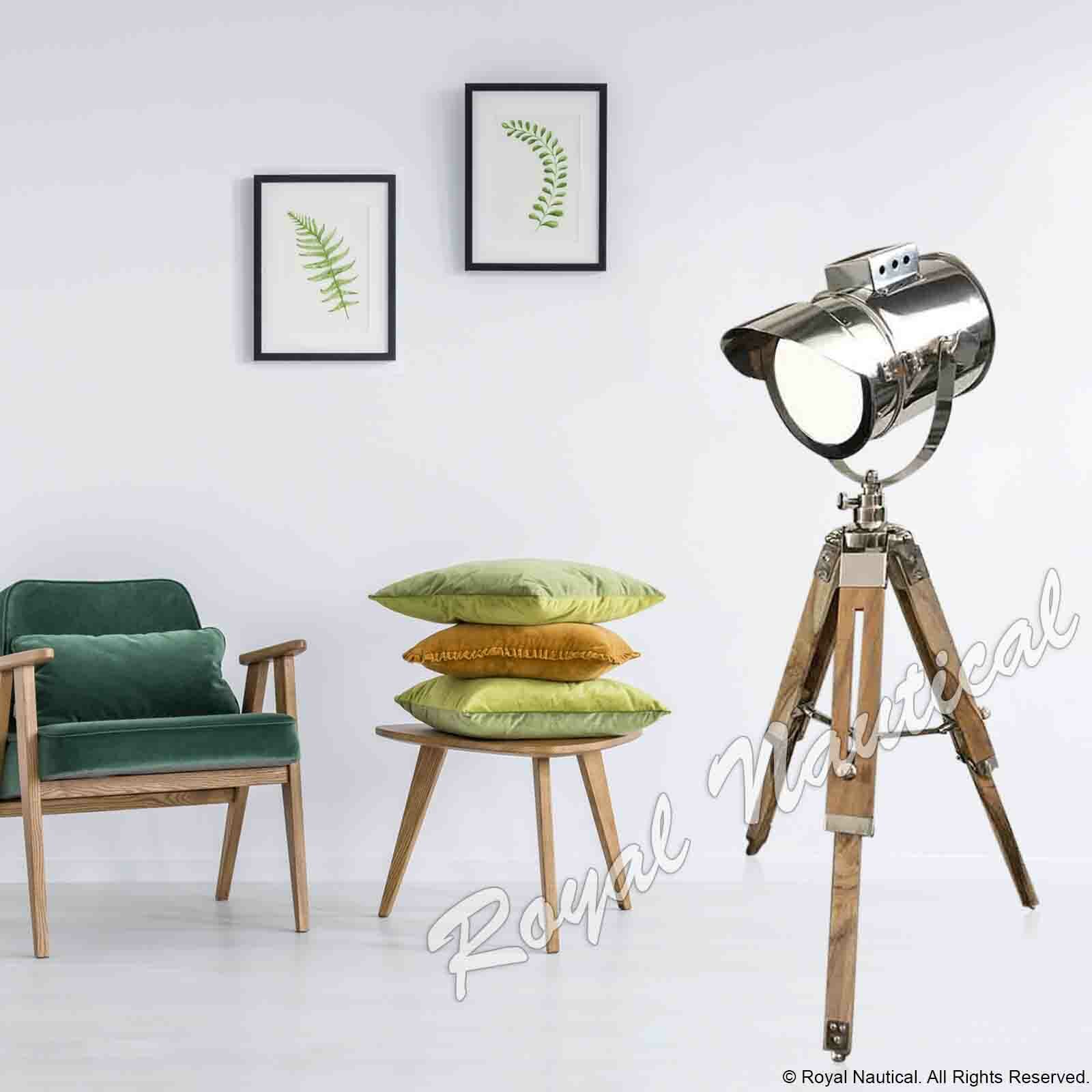 mini tripod lamp