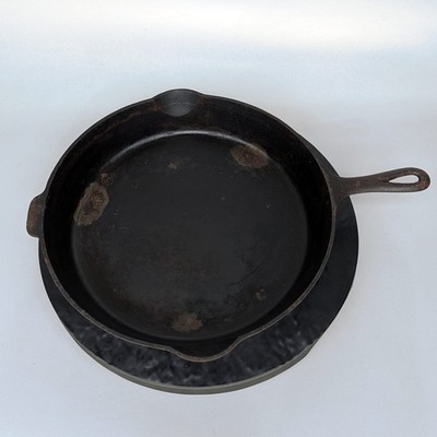 GRISWOLD #12 Cast Iron Skillet 719 Large Block Logo Heat Ring Antique Erie