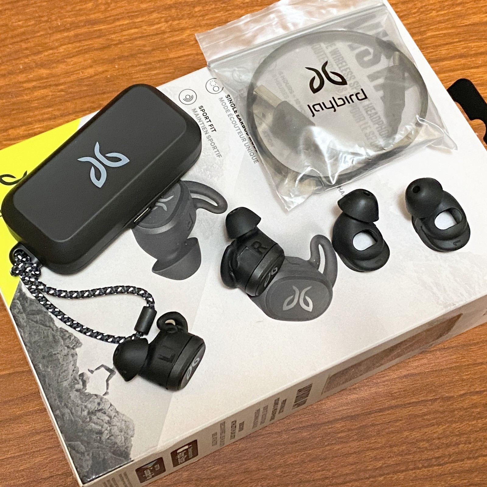新品メーカー保証付Logicool JBD-VST-001NGM Jaybird Logicool JBD-VST-001NBM Jaybird VISTA Full Wireless Earphone