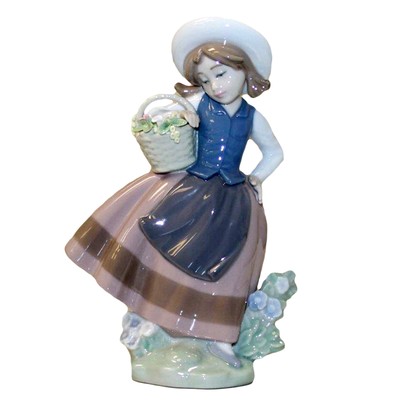 Lladró Figurine: 5221 Sweet Scent 6.5'' No Box