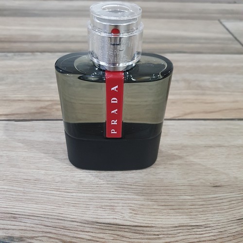 【新品未使用】PRADA LUNA ROSSA CARBON 香水　50ml Amazon.com : Prada Luna Rossa Carbon For Men Eau De Toilette