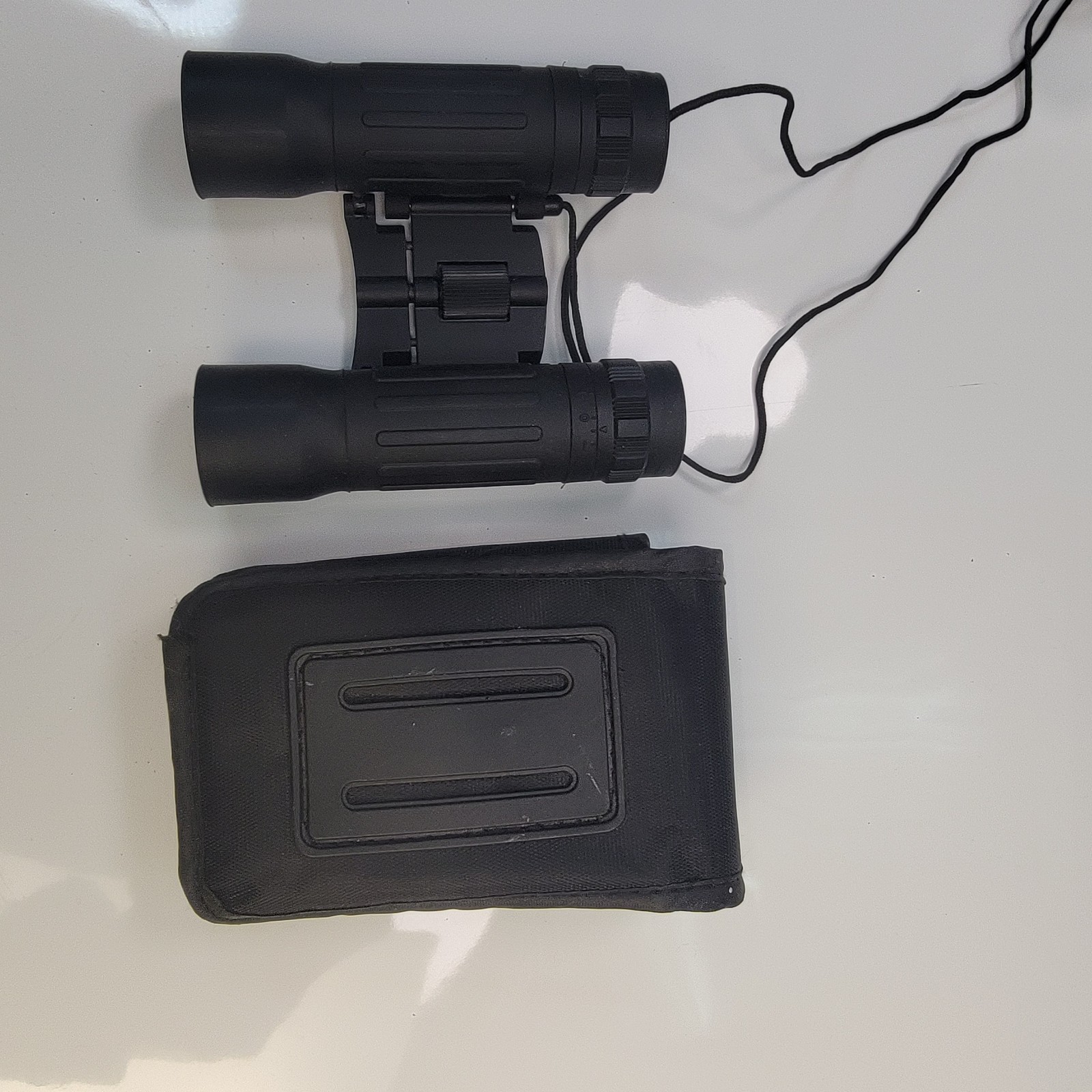 Coleman 10x25 binoculars  96m/1000m