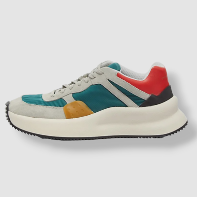 Style shop tread shoes