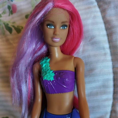 Barbie in a Mermaid Tale  Merliah doll w/star top necklace streaked hair
