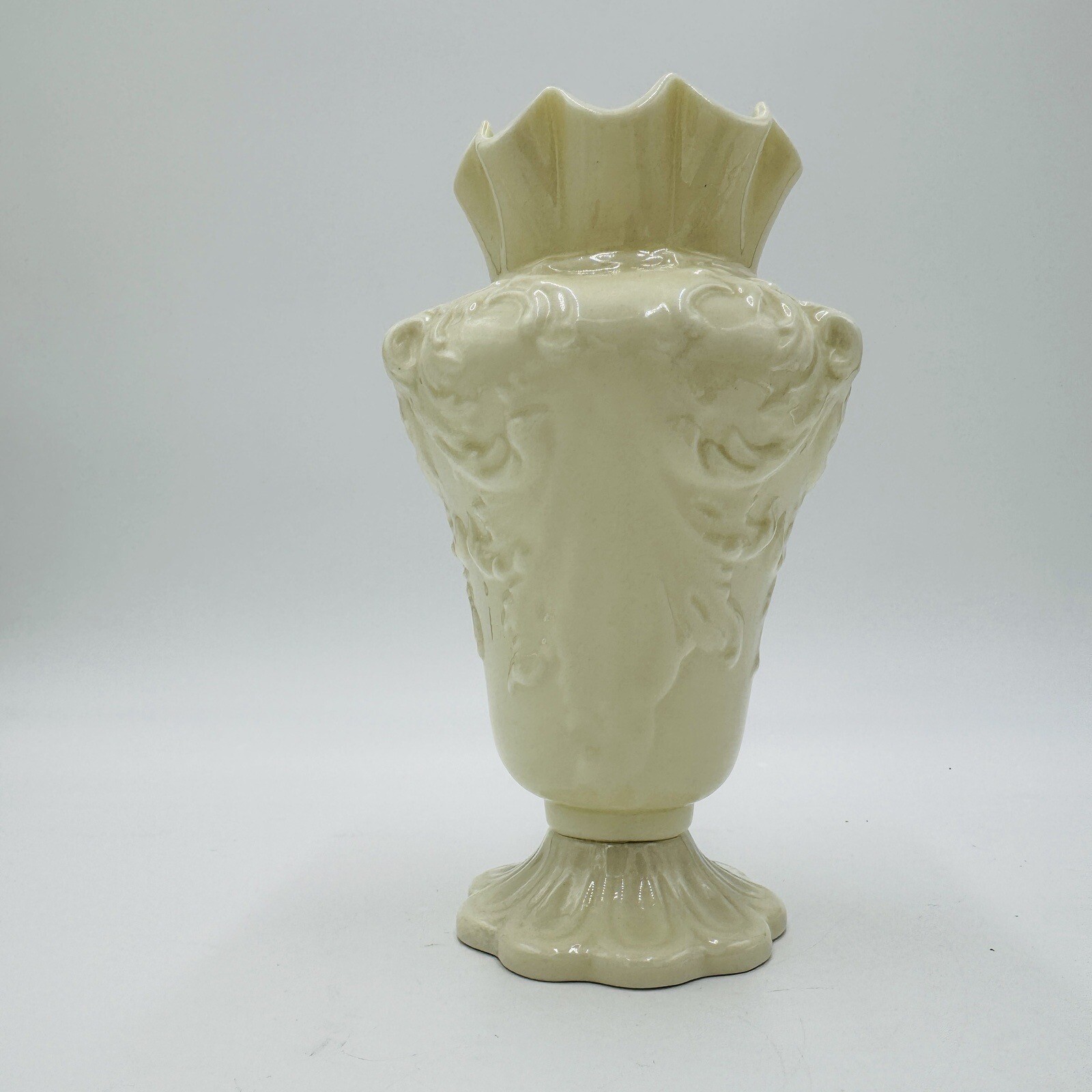 Vintage Belleek Rathmore Vase 3RD Green Mark 0857 6th Mark 1965 7.5