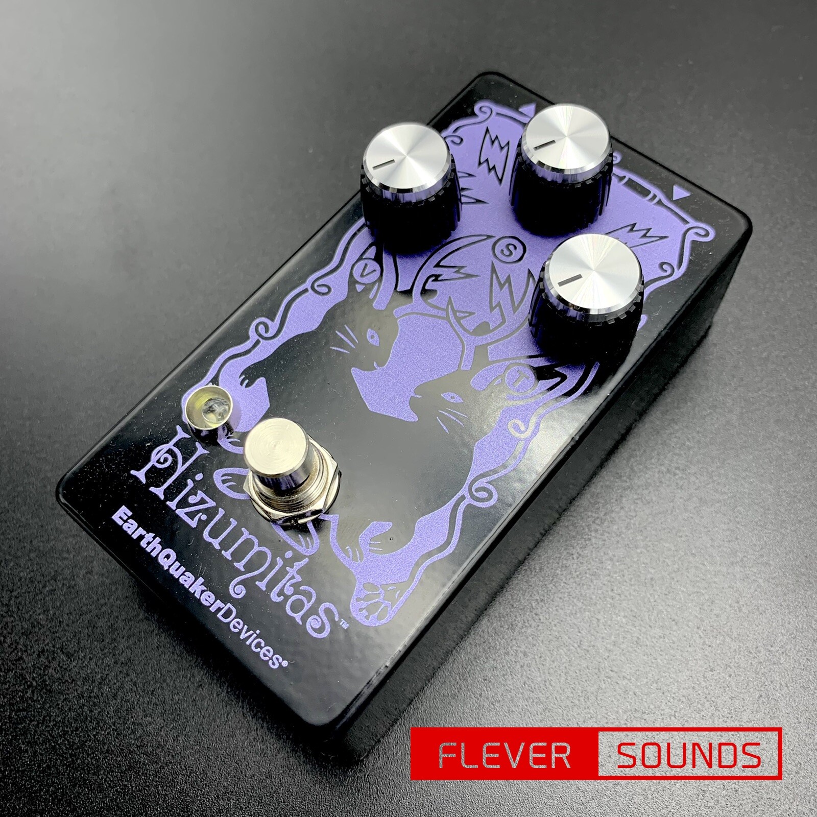 EarthQuaker Devices Hizumitas Gloss Black Fuzz Guitar Effect EarthQuaker Devices Hizumitas Gloss Black Fuzz Guitar Effect