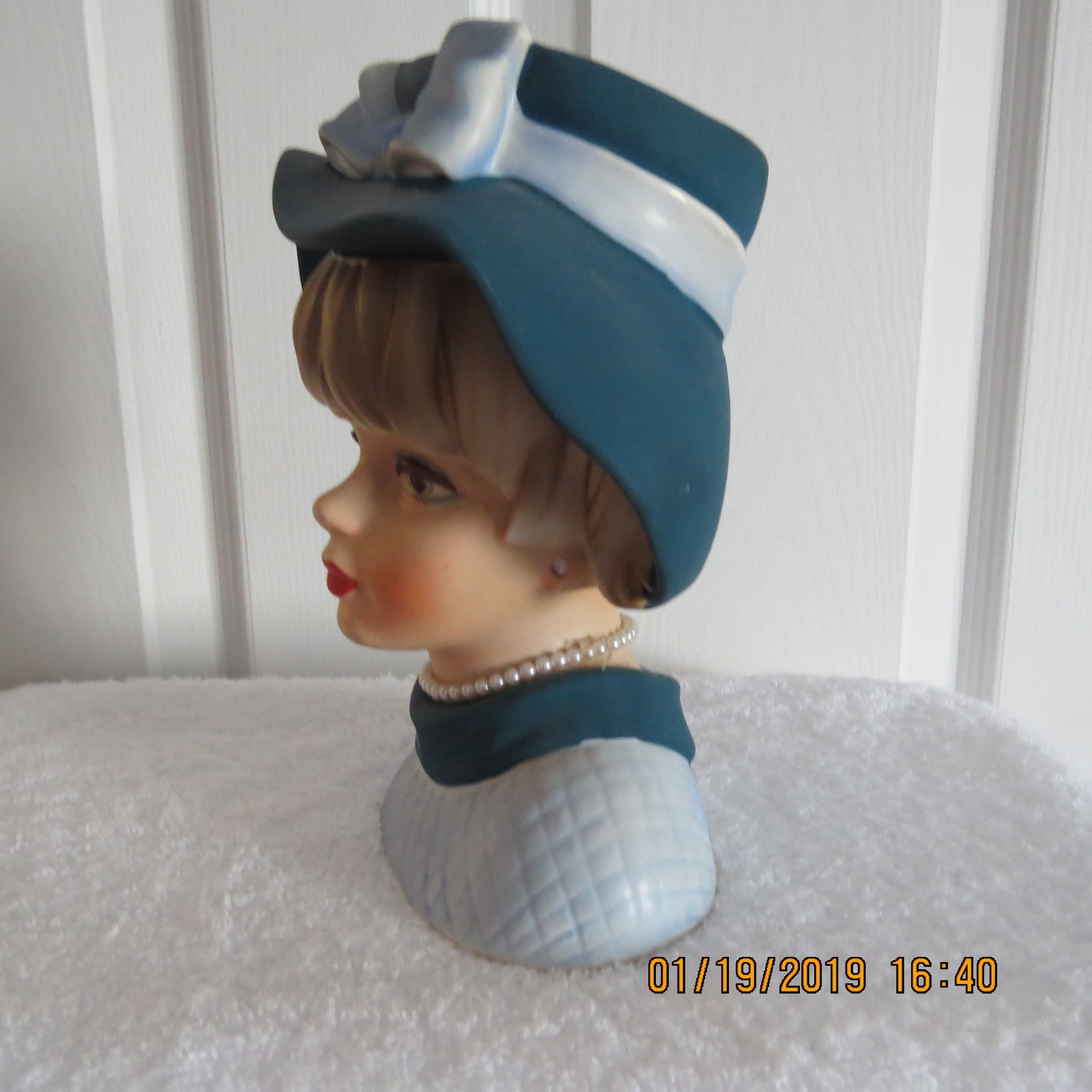 VINTAGE HEADVASE DORIS DAY 7''1/2 X5'' DIAMETER BLUE HAT&BOW NAPCOWARE 7495 WOW
