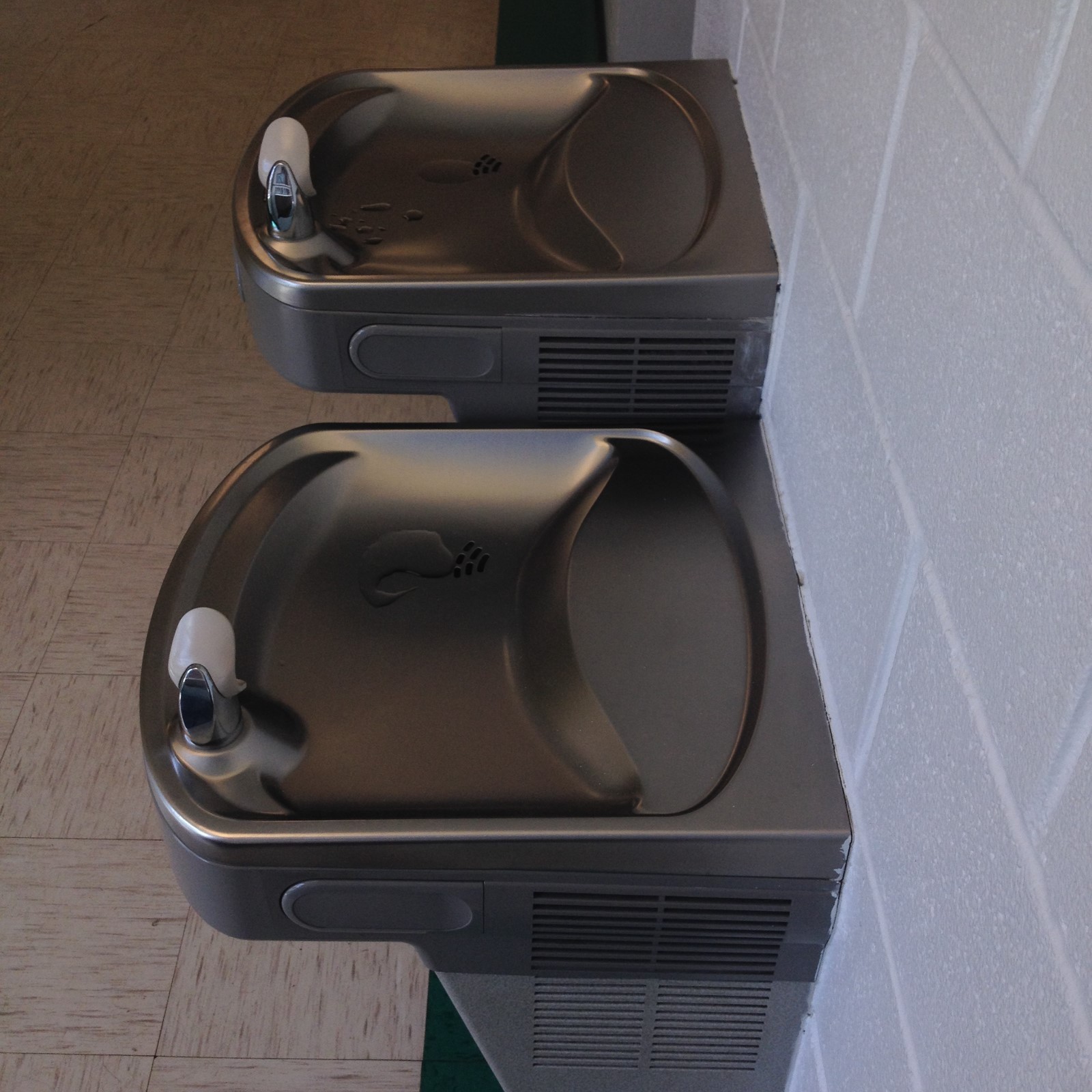 ELKAY BI-LEVEL ADA WALL MOUNT BARRIER FREE REFRIGERATED DRINKING WATER FOUNTAIN