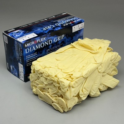 MICROFLEX (100 Pack) Diamond Grip Latex Disposable Gloves Size: M MF-300-M