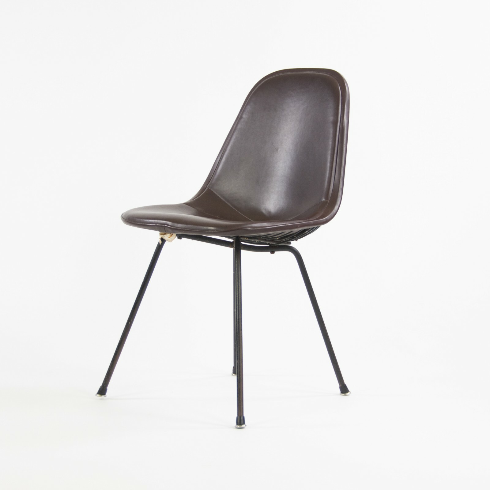 椅子 EAMES SHELL CHAIR harmanmiller Eames Side Shell Chair — 84 1/2