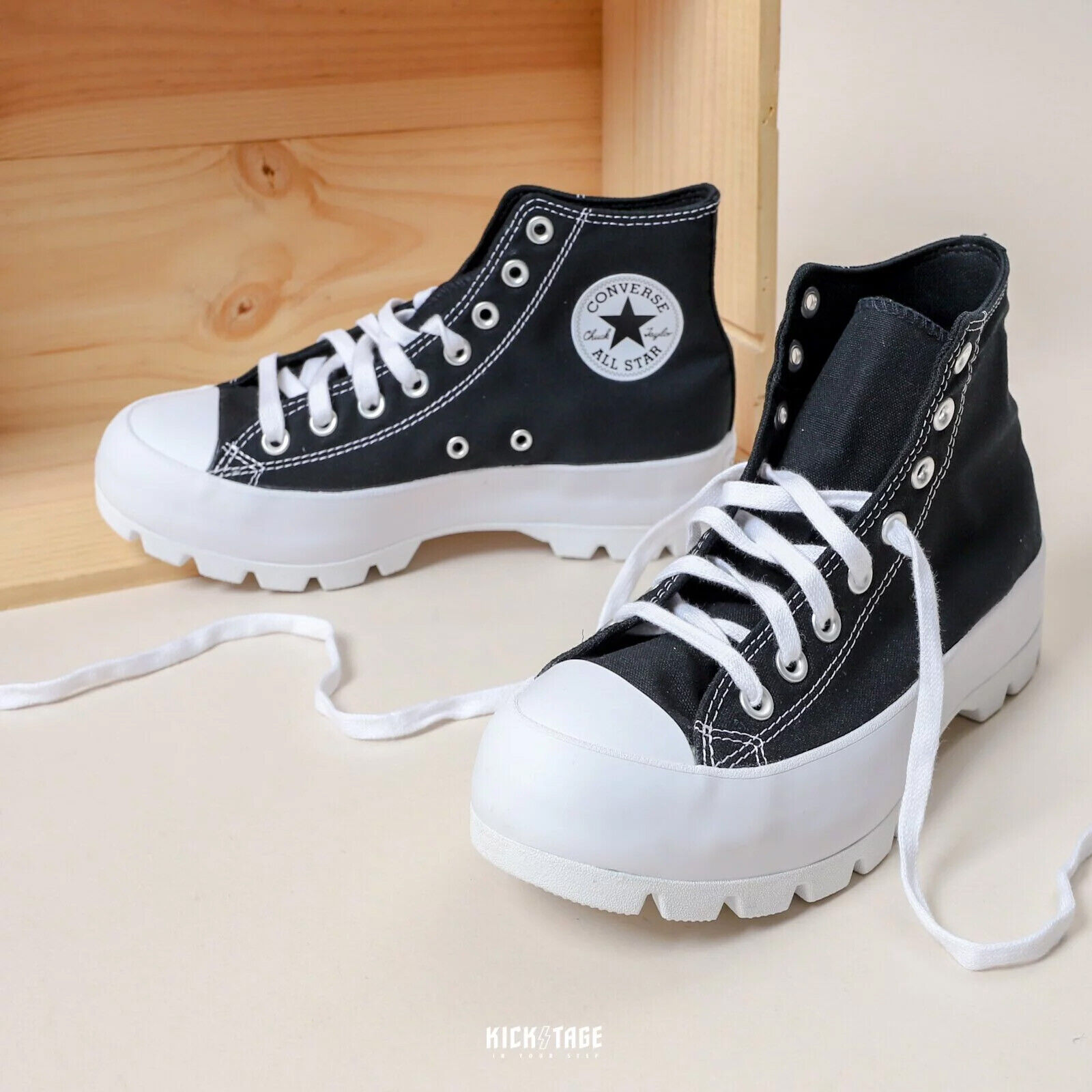 Converse Chuck Taylor All Star Lugged High Black White Womens Unisex 565901C Converse Chuck Taylor All Star Lugged High Black White Womens Unisex 565901C
