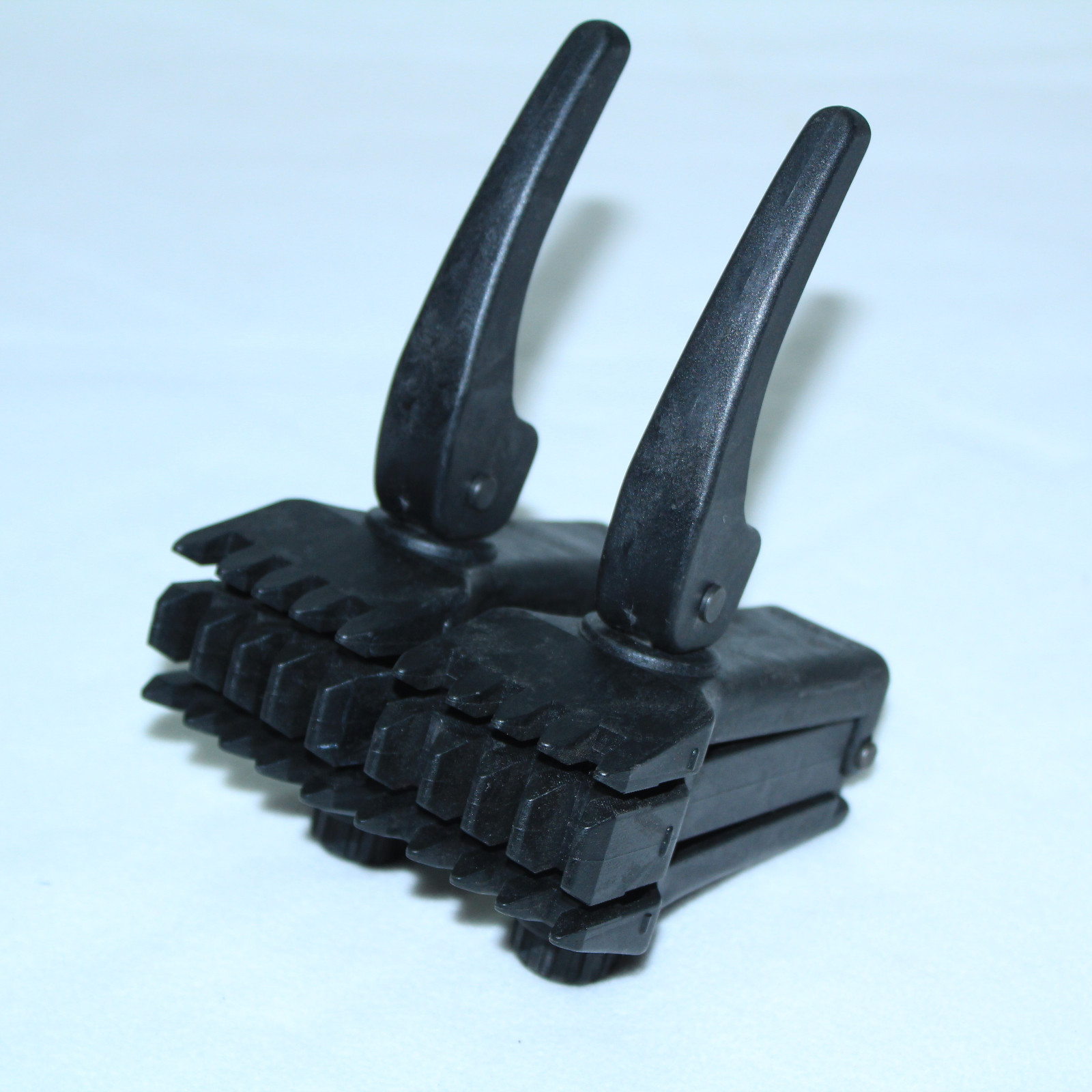 GORGEOUS Ektelon Prince Neos 1000 Tennis Part - PAIR OF STRINGER STRING CLAMPS