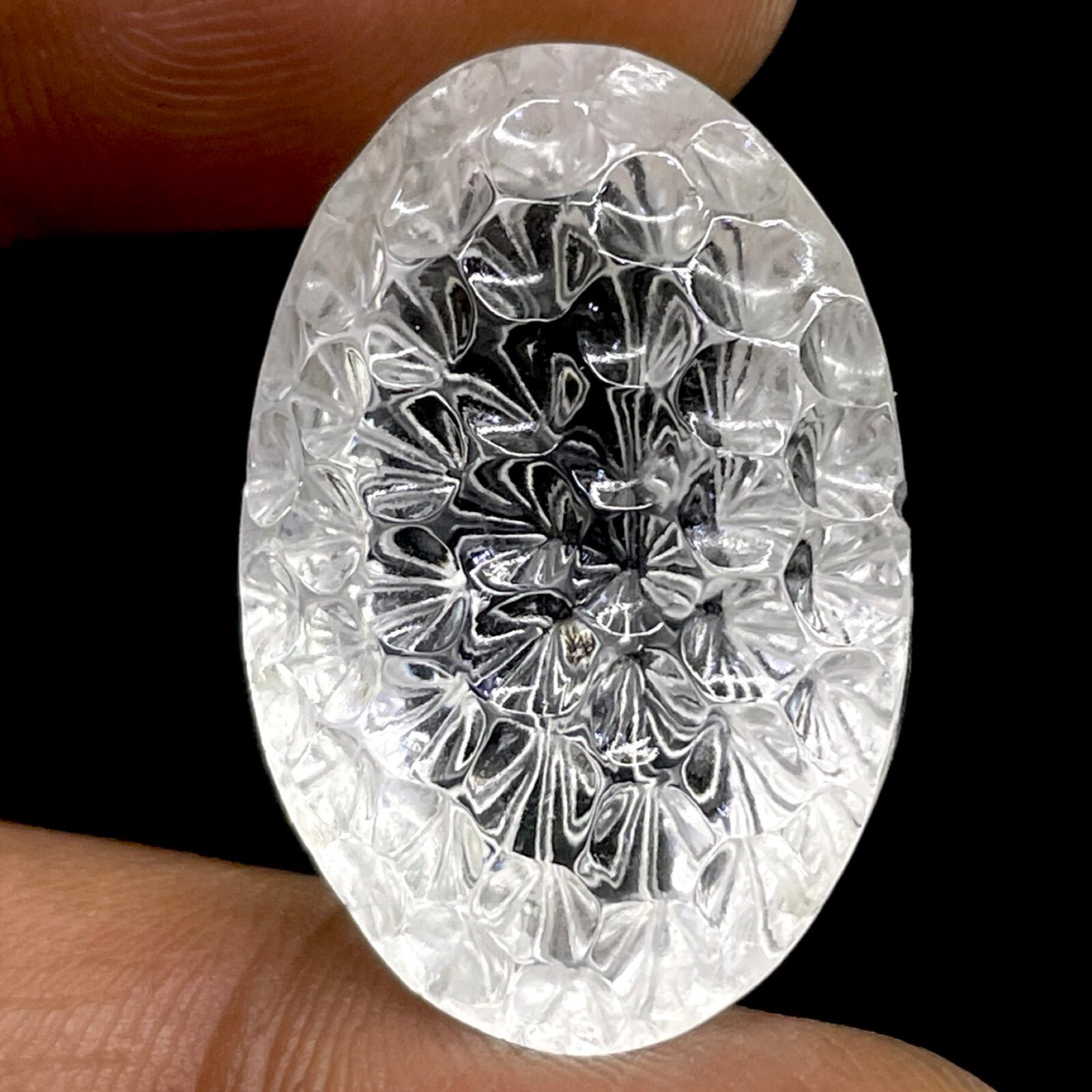 新政No.6 Ｓ-type VVS 59.35 Cts Natural White Quartz 32x20mm Beehive Custom