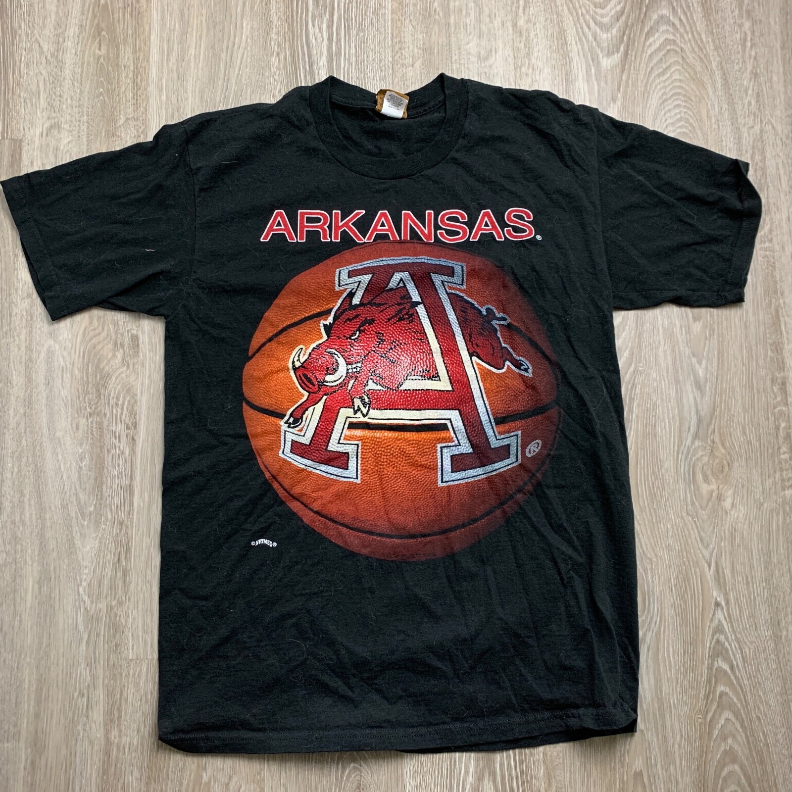 

Мускатный орех Arkansas Razorbacks Баскетбол Черный Красный Белый Винтаж Футболка мужская