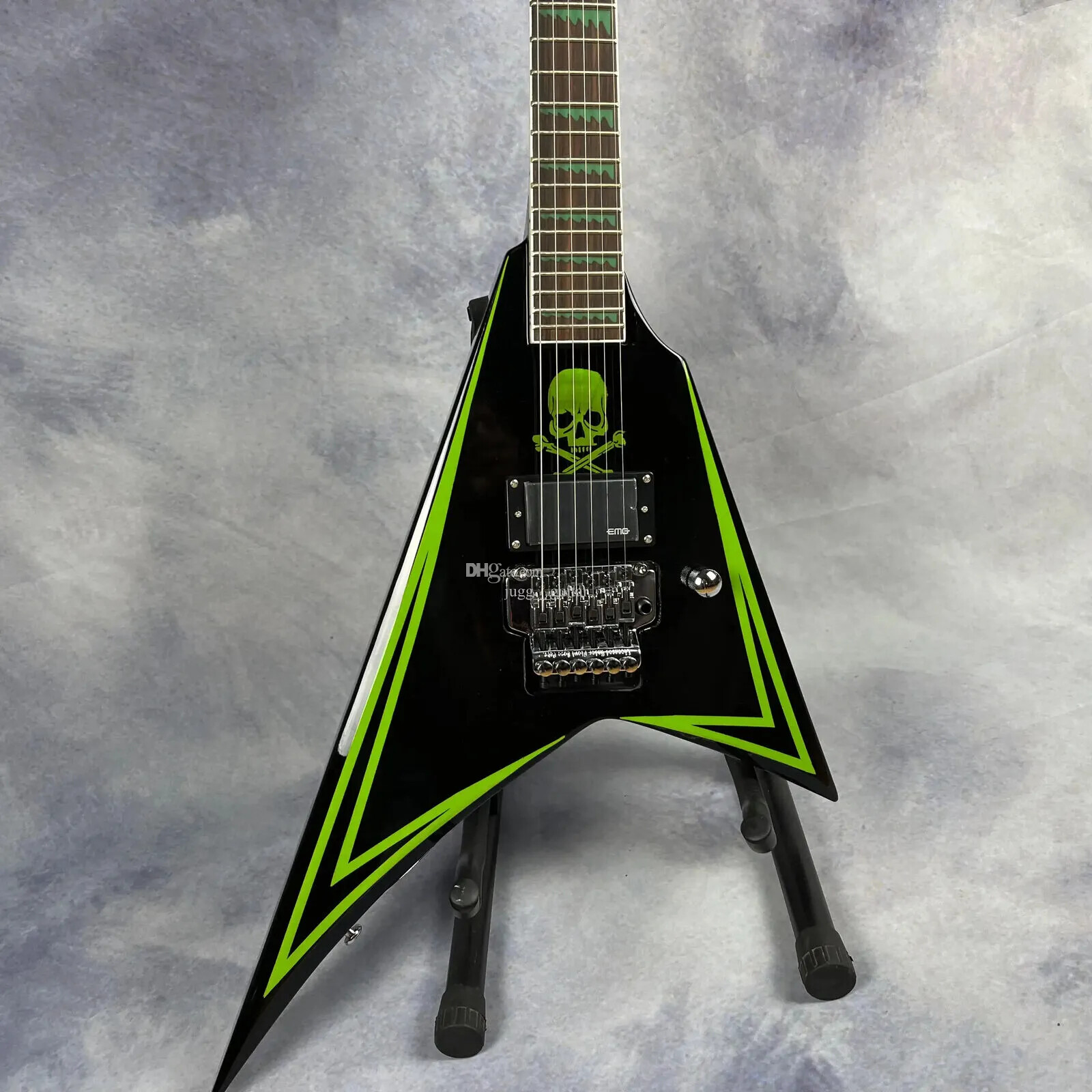 ギター esppotbelly custom floyd This ESP USA V-II in Alien Blood Splatter is heading to