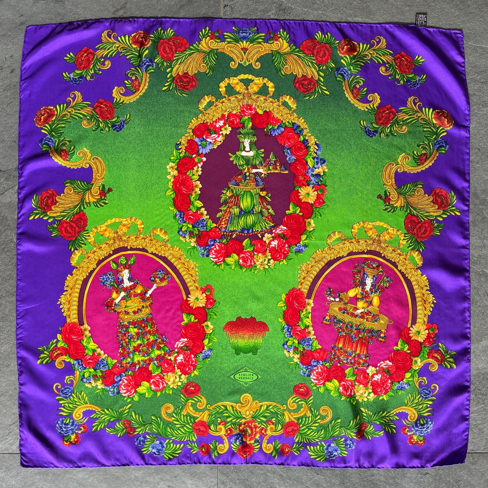 GIANNI VERSACE スカーフ GIANNI VERSACE silk neck scarf Baroque and Roman Rider print