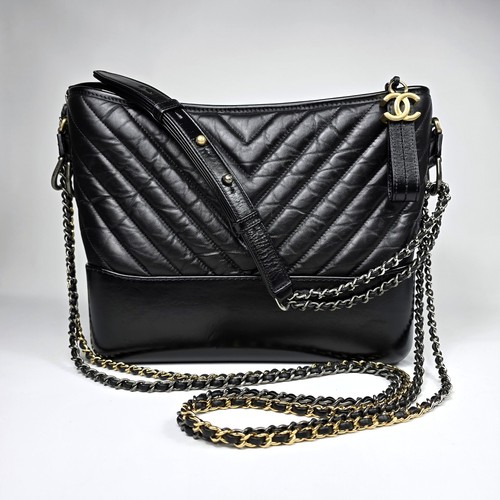 CHANEL Gabrielle De Chanel Medium Hobo Bag Blackヴィンテージ CHANEL Gabrielle Medium Hobo Black Chevron Aged Calfskin