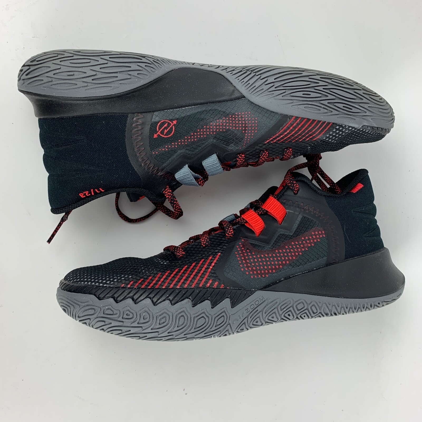 

Кроссовки Nike Kyrie Flytrap 5 Bred Black Red Grey CZ4100-003 мужские 8,5, Черный, Nike Kyrie Flytrap