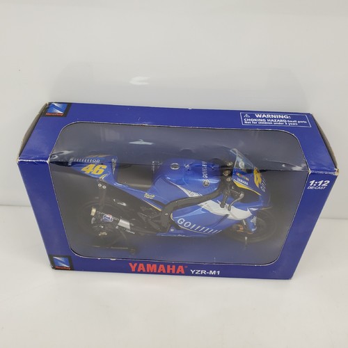 VALENTINO ROSSI & YAMAHA YZR-M 非売本 NewRay 1:12 Yamaha YZR-M1 #46 Valentino Rossi MotoGP