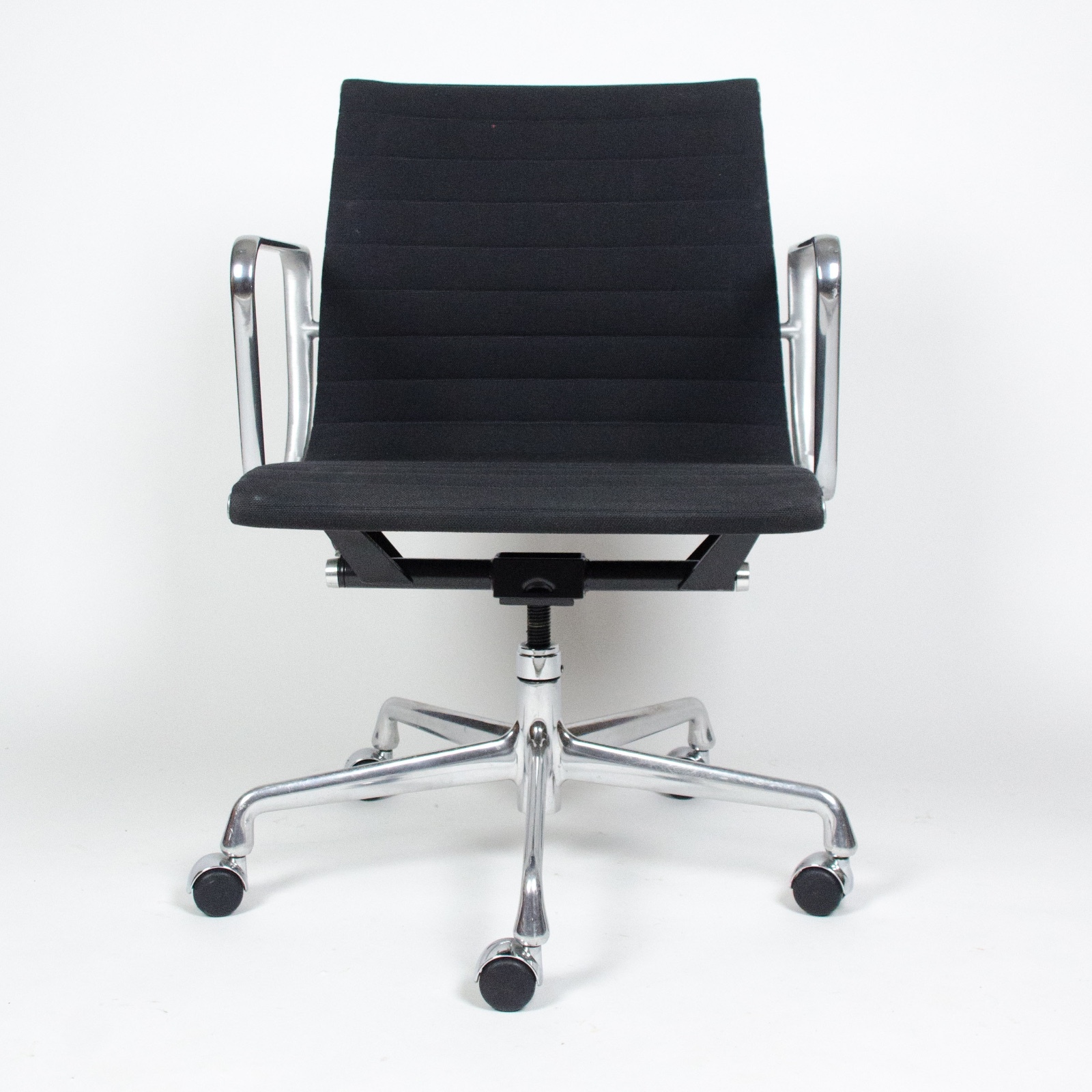 Eames Herman Miller Aluminium Groupe Cadre Bureau Chaises Tissu Noir 16 Dispo Ebay
