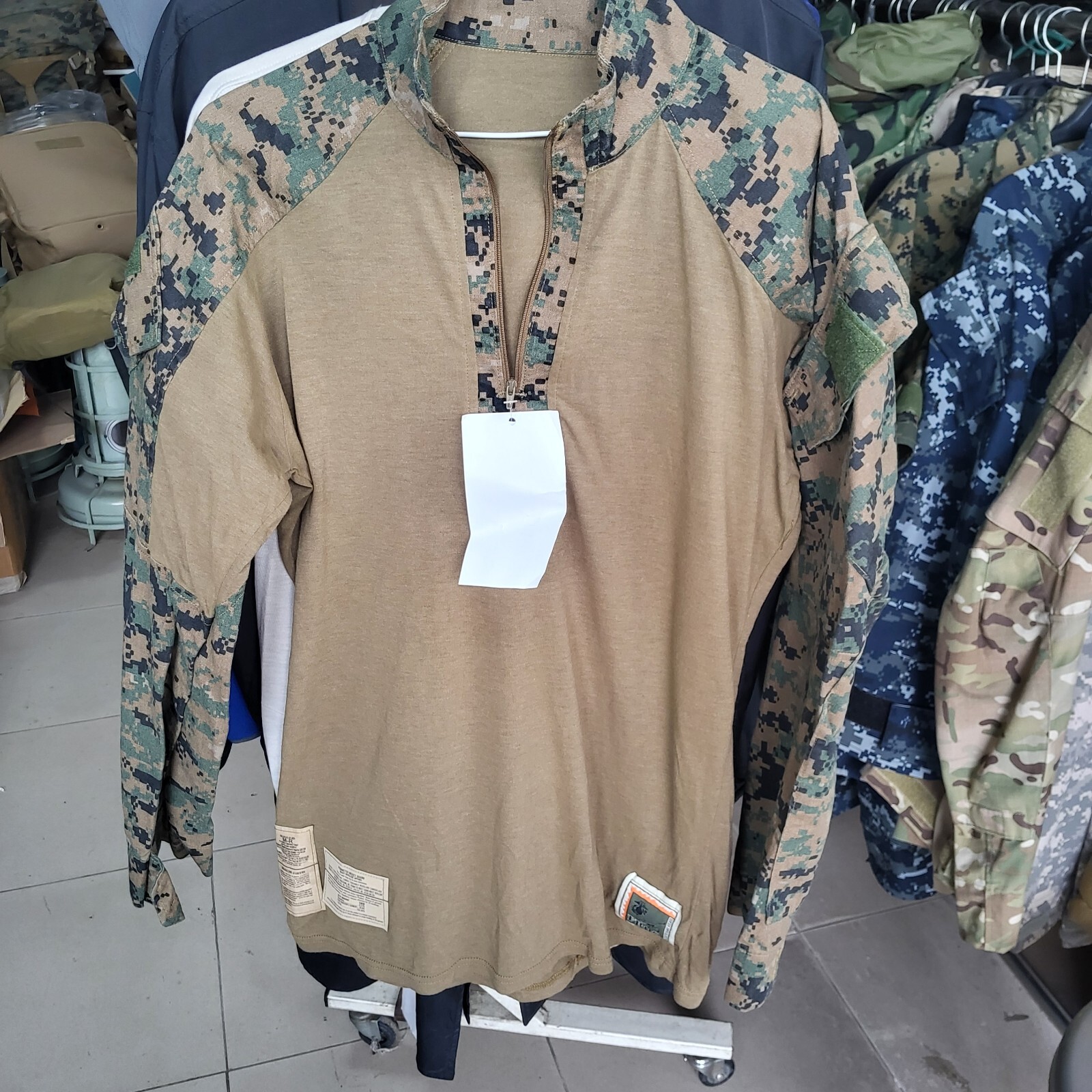 USMC Woodland MARPAT FROG Combat Shirt, size MEDIUM reg M-r