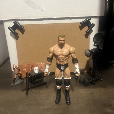 WWE Triple H Basic Series 83 Wrestling Action Figure 7'' EUC Mattel 2017 Quick