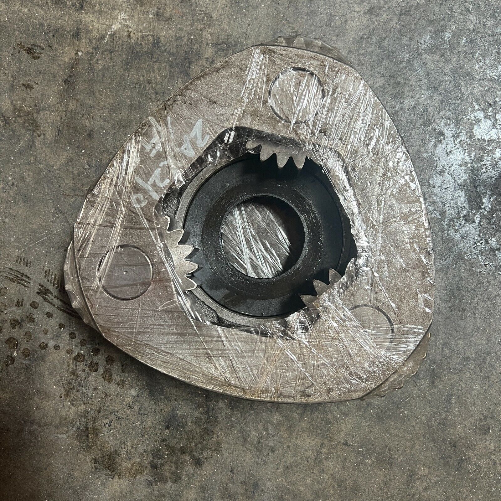 2042432 CARRIER WITH GEAR FITS HITACHI ZX200 ZX210 ZAX225 TRAVEL REDUCTION 2042432 CARRIER WITH GEAR FITS HITACHI ZX200 ZX210 ZAX225 TRAVEL REDUCTION