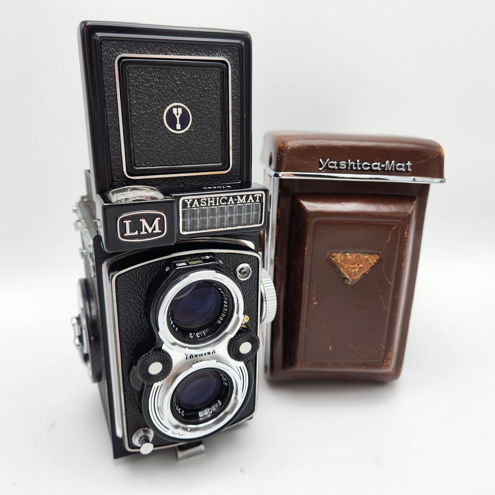 Yashica-Mat LM TLR Camera Copal MXV w/ Yashinon 80mm F3.5/F3 Yashica-Mat LM TLR Camera Copal MXV w/ Yashinon 80mm F3.5/F3