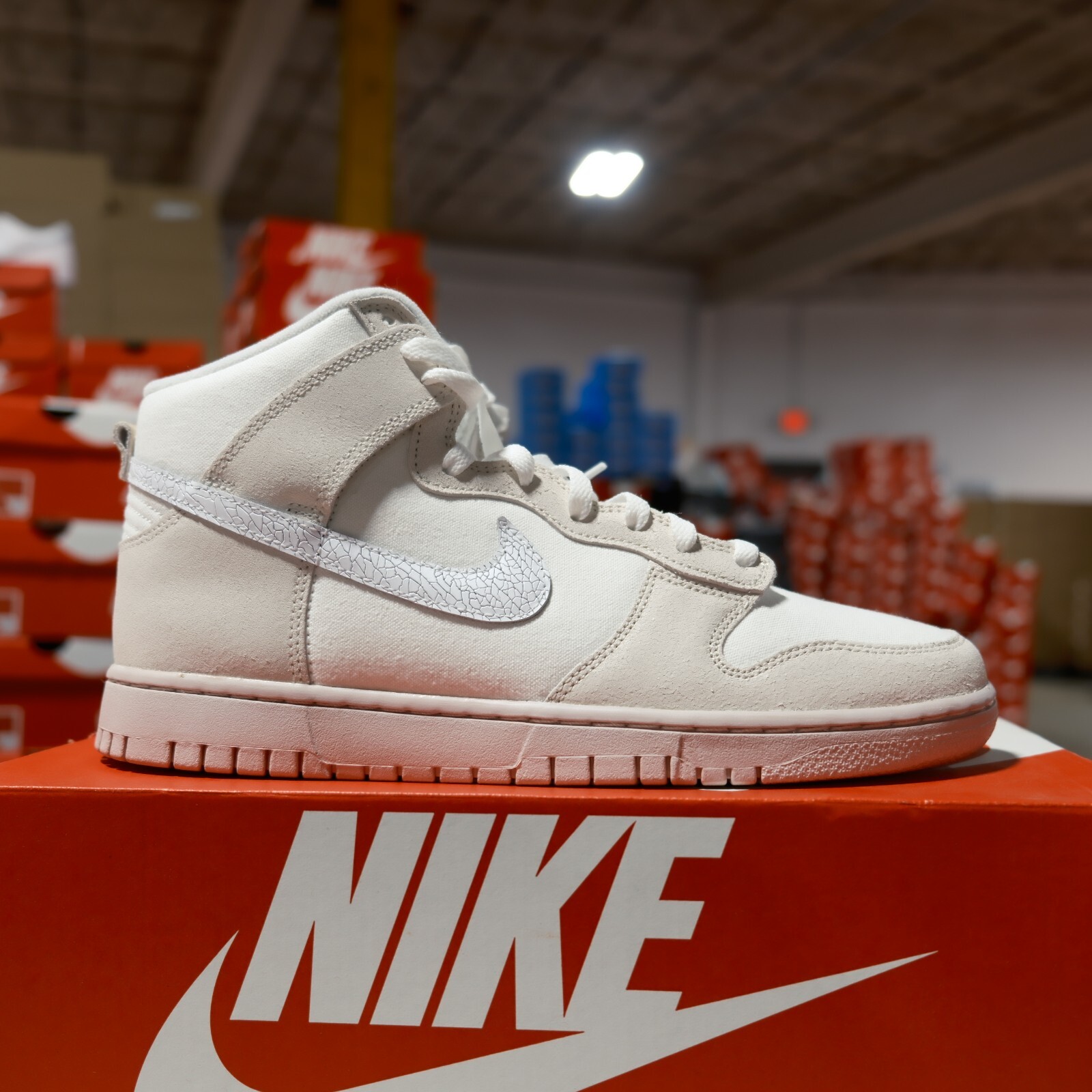 Nike Dunk High Retro PRM Cracked Leather Swoosh DV0822-100 Nike Dunk High Retro PRM Cracked Leather Swoosh DV0822-100