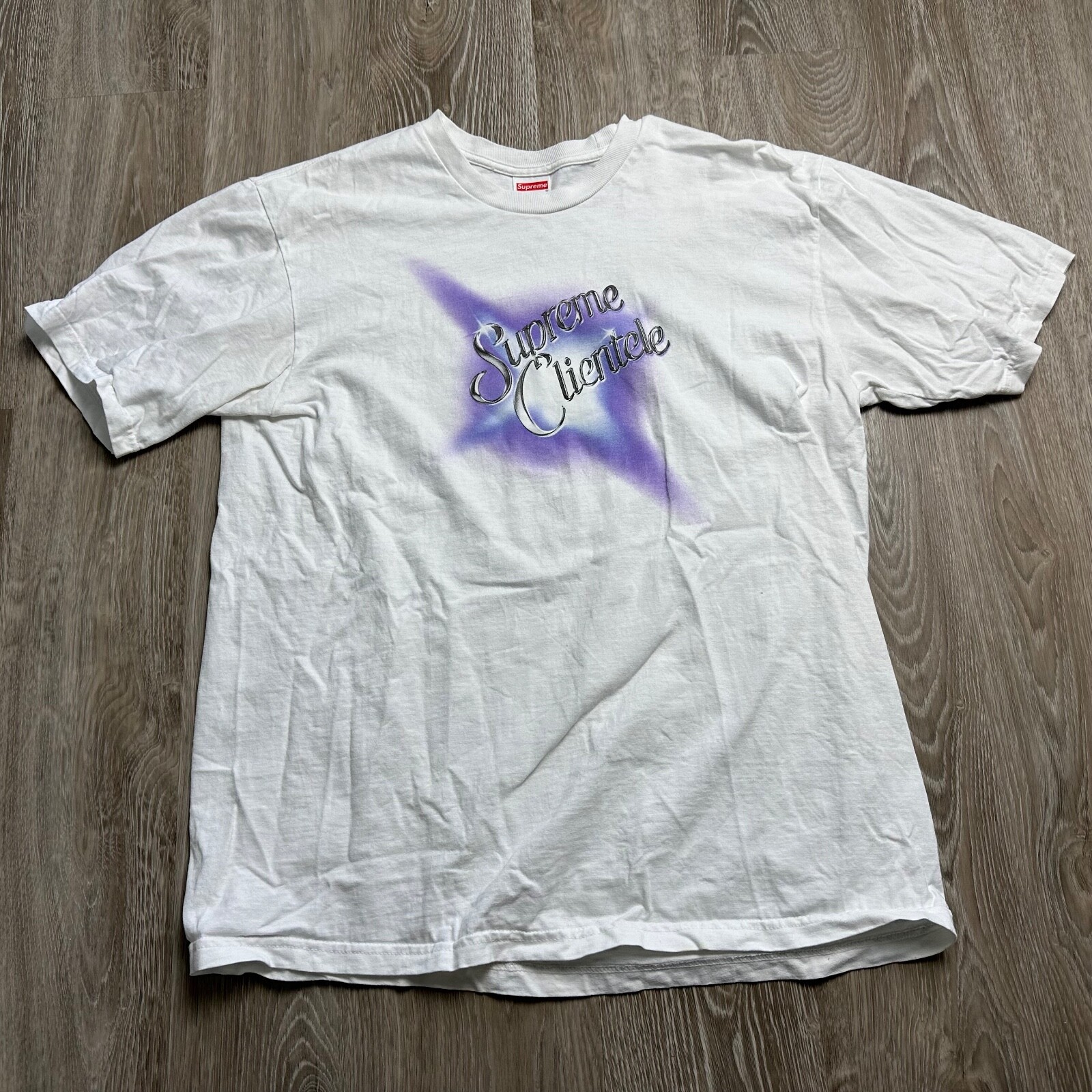 

Supreme FW20 Ghostface Killah Supreme Clientele белая фиолетовая футболка мужская, Белый
