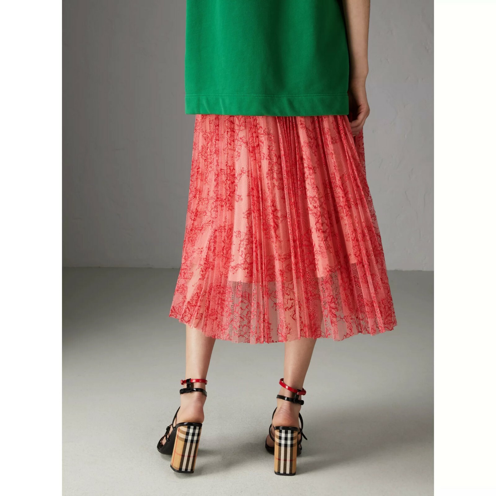 Pre-owned Burberry Pleated Lace Pink Skirt