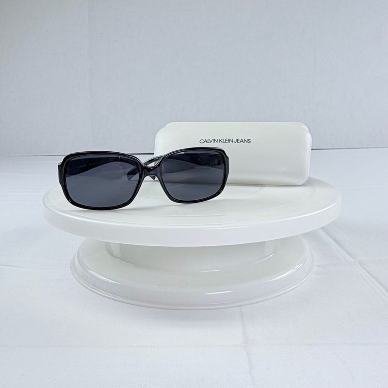 Calvin Klein R6075 Sunglasses Black with Hard Case