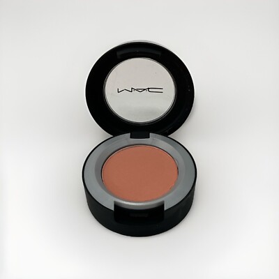 MAC Strike A Pose Soft Matte Powder Kiss Eye Shadow 1.5g Full Size NWOB
